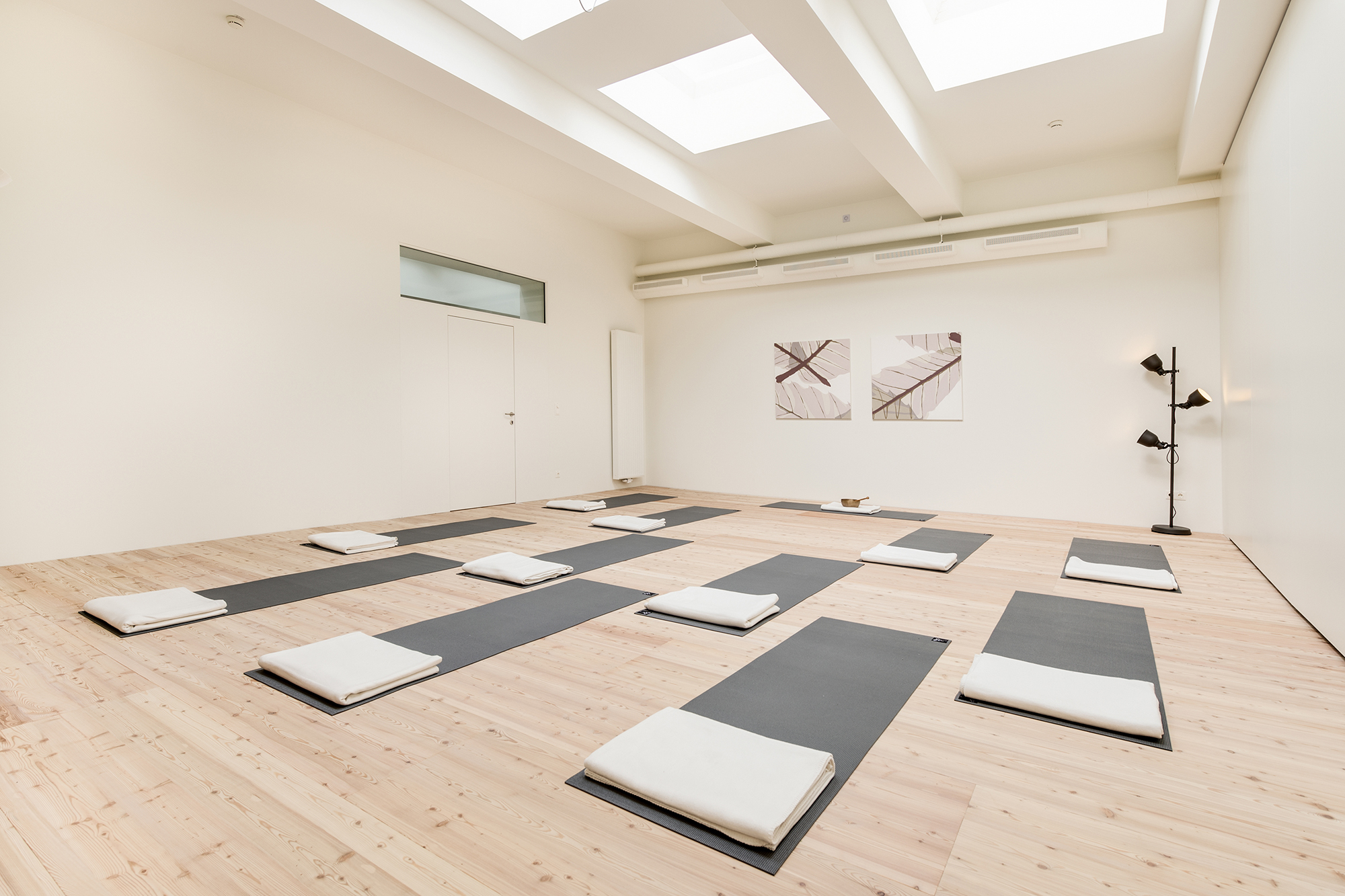 Raum mit Yogamatten